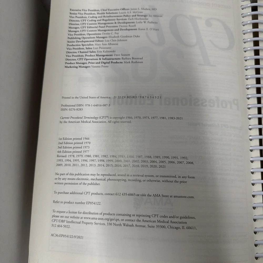 CPT Professional 2022 by American Medical Association (2021, Spiral)